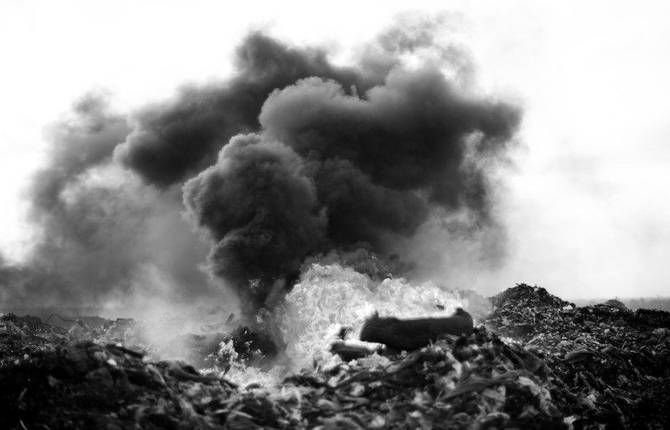 Powerful Photos-Series of a Waste Disposal by Mário Macilau