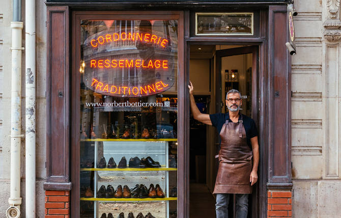 Parisian Spirit through its Shop Signs