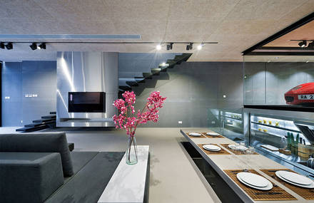 Glass Walled High Tech Home In Hong Kong