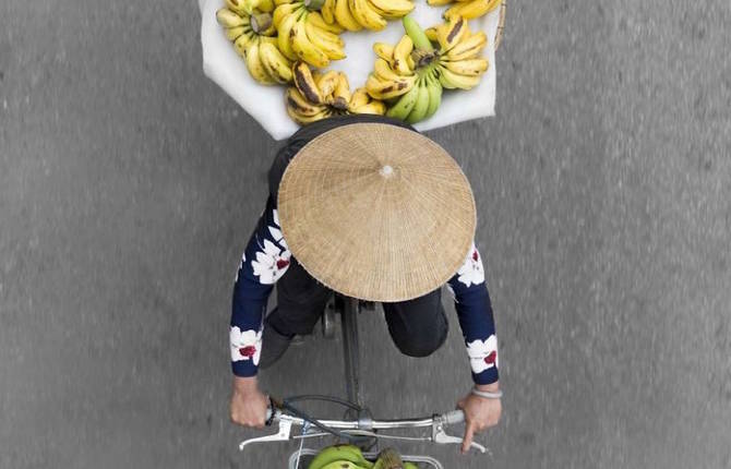 Colorful Aerial Pictures of Street Vendors in Vietnam