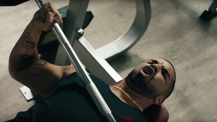Drake singing Taylor Swift in the New Apple Music Ad