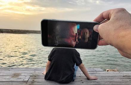 Funny Scenes Completed with Smartphones Images