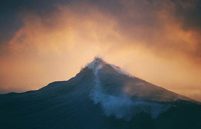 Impressive Photographs of Waves Looking Like Mountains