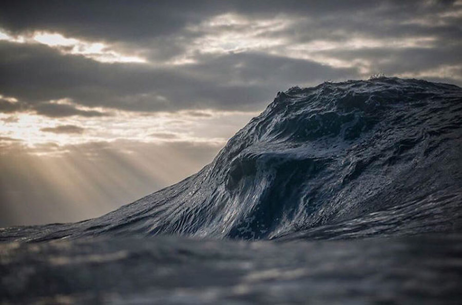 Impressive Photographs of Waves Looking Like Mountains-10