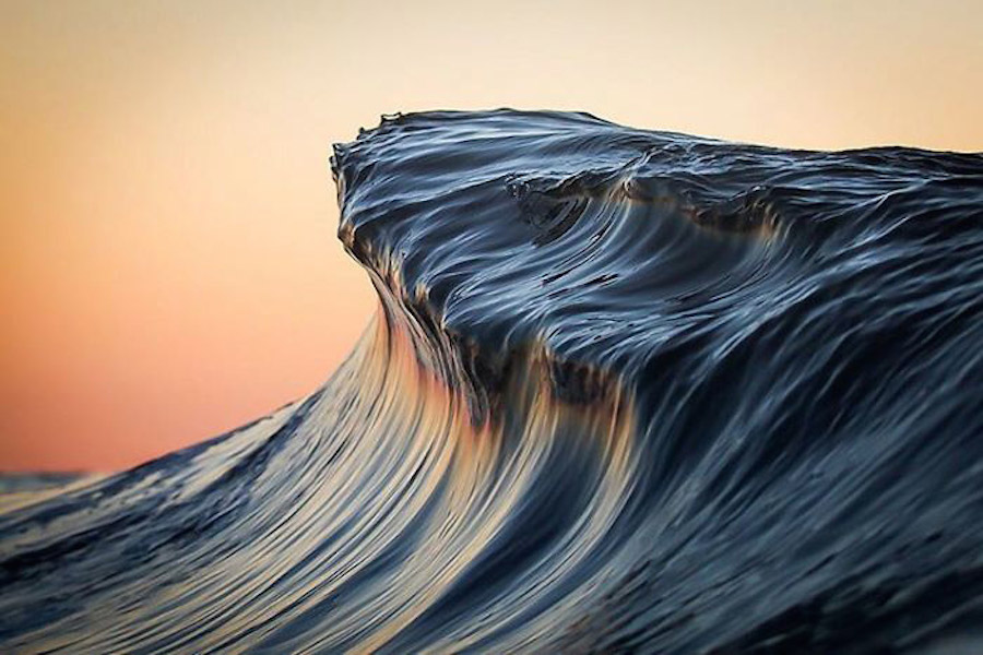 Impressive Photographs of Waves Looking Like Mountains-20