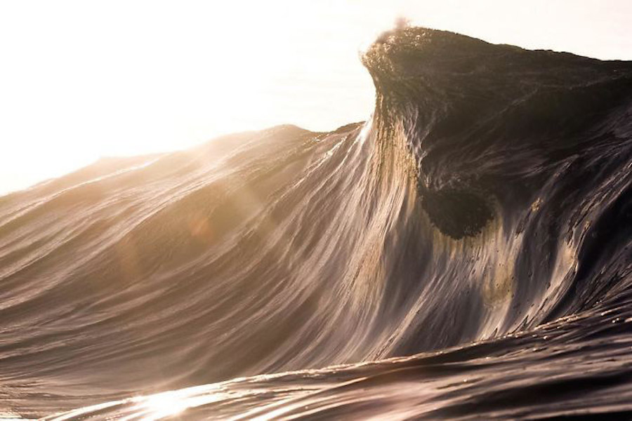 Impressive Photographs of Waves Looking Like Mountains-7