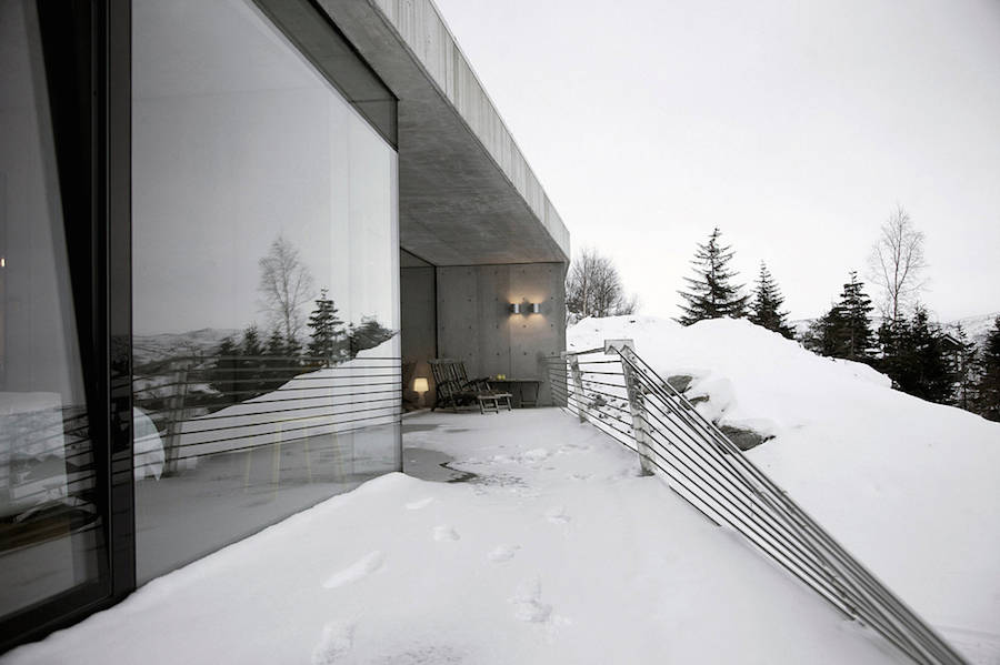 Modern-Concrete-House-in-Norway-2-900x599