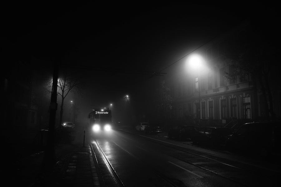 Mysterious Black and White Urban Scenes in the Fog-1