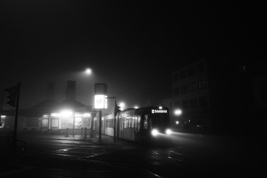 Mysterious Black and White Urban Scenes in the Fog-10