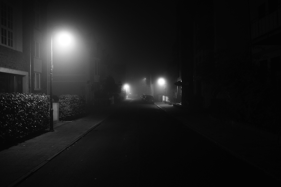 Mysterious Black and White Urban Scenes in the Fog-12