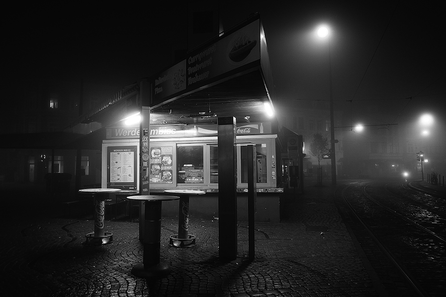 Mysterious Black and White Urban Scenes in the Fog-15