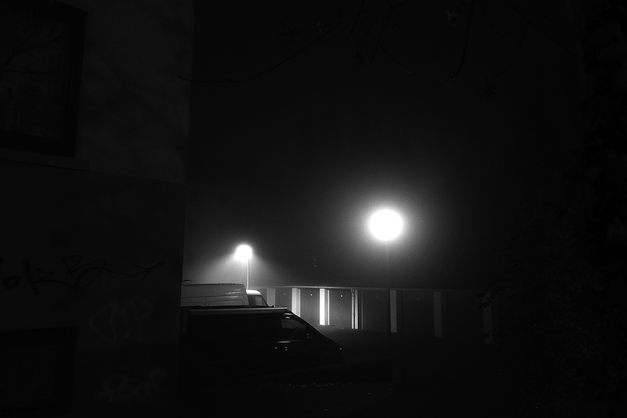 Mysterious Black and White Urban Scenes in the Fog-3