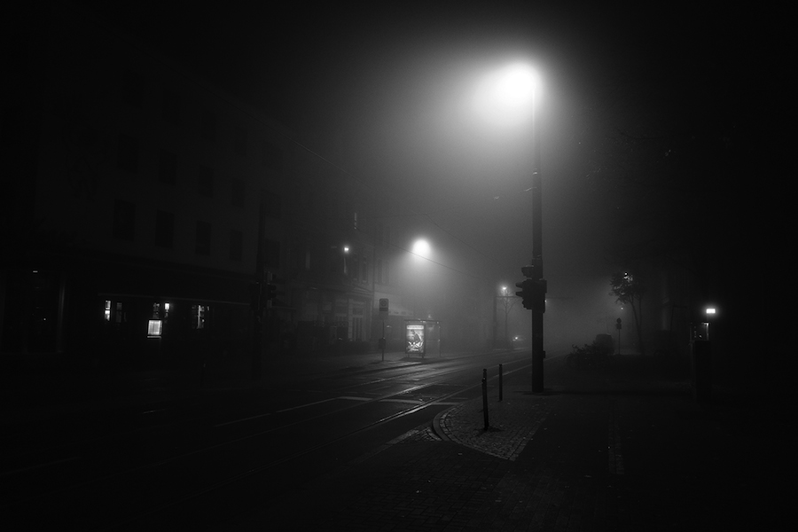 Mysterious Black and White Urban Scenes in the Fog-6