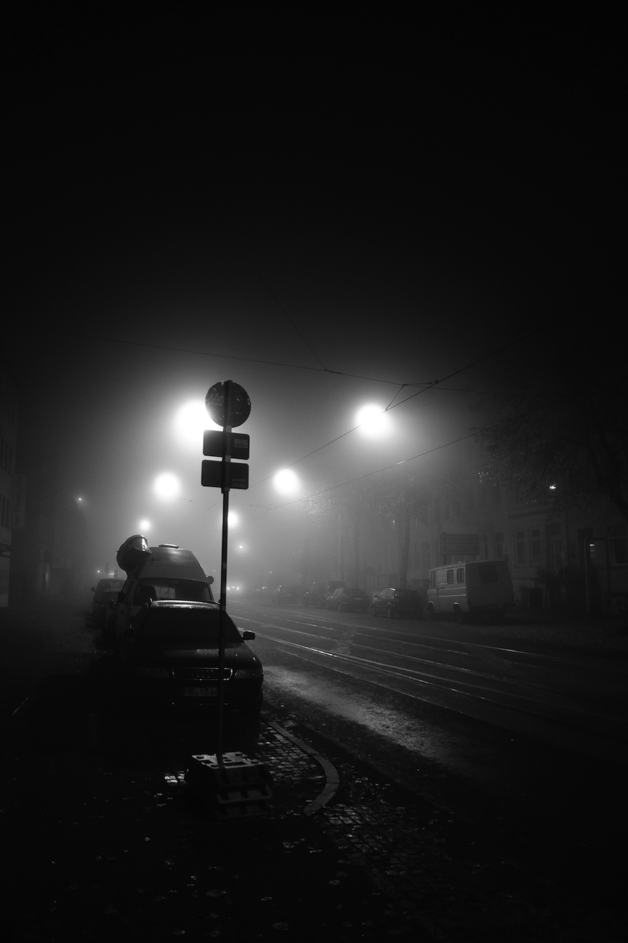 Mysterious Black and White Urban Scenes in the Fog-9