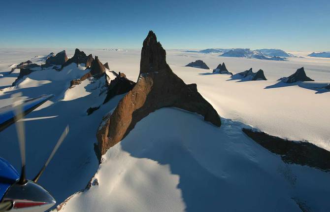 Luxury and Unique Camp in Antartica