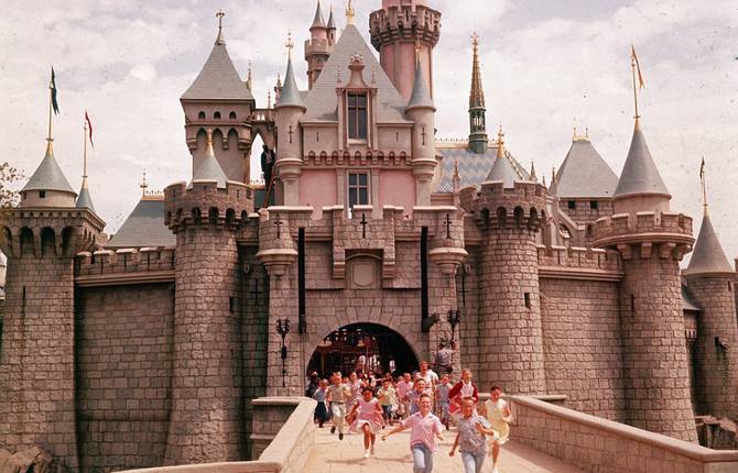 Vintage Pictures of Disneyland&rsquo;s Opening in 1955
