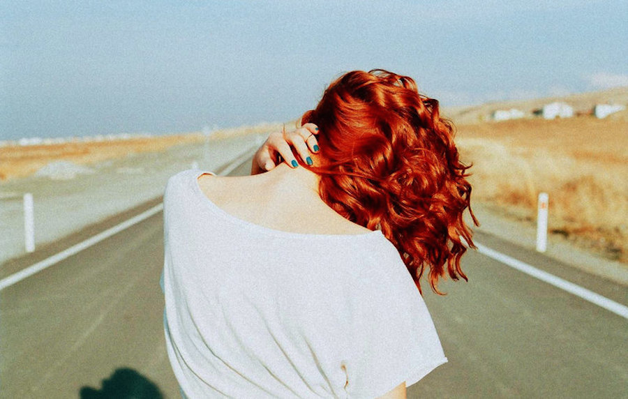 Enigmatic and Touching Pictures of Girls From the Back-10
