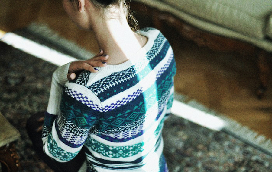 Enigmatic and Touching Pictures of Girls From the Back-4