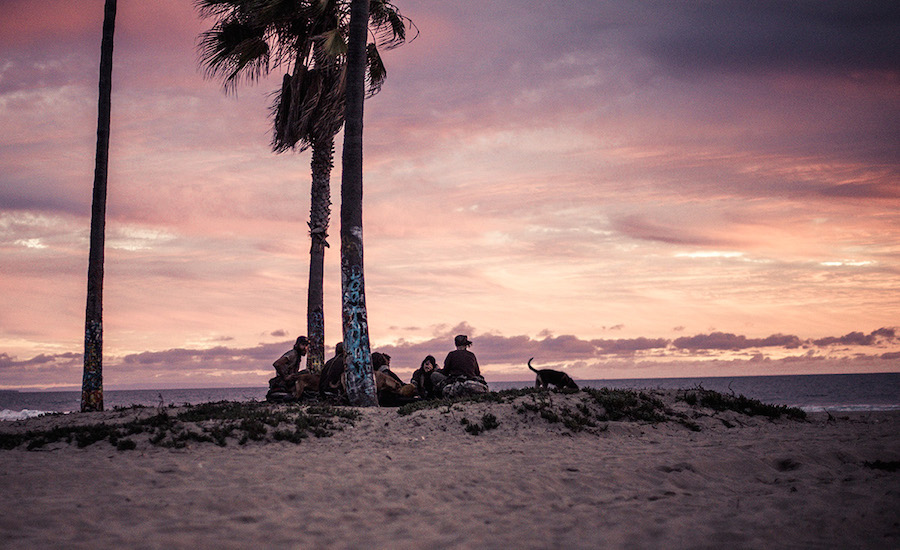 Photo Series of Daily Life in Venice, California-15