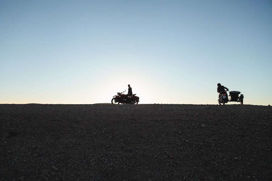 Sur la route d'Agafaï avec les Insiders. / On the road to Agafay with the Insiders.