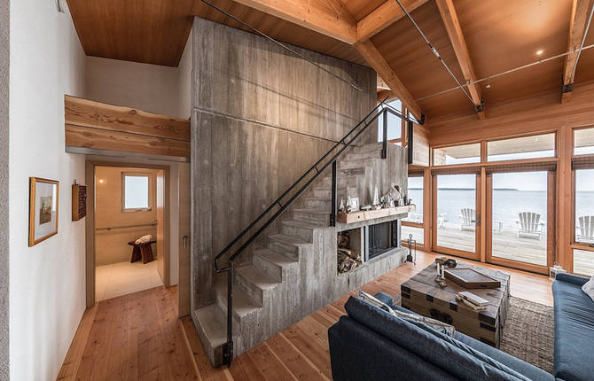 Superb Wooden Beach House in Canada