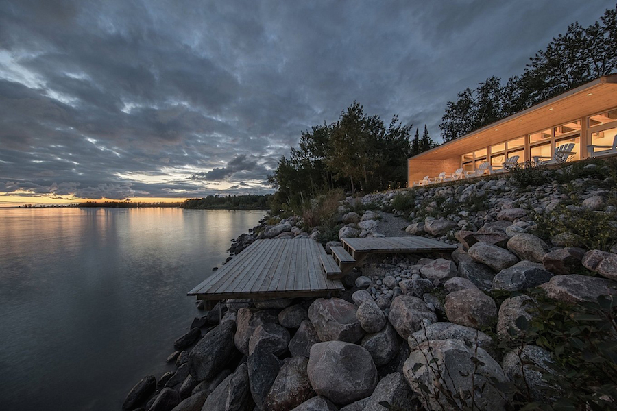 Superb Wooden Beach House in Canada-12