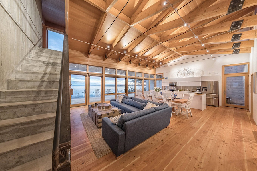Superb Wooden Beach House in Canada-3