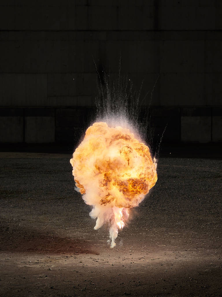 Hypnotic Explosion Photographs by Ken Hermann – Fubiz Media