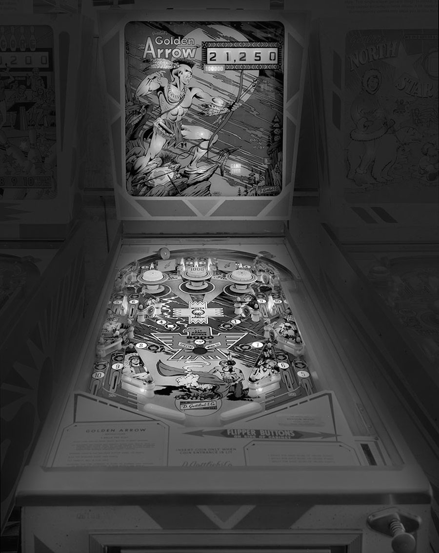 Black and White Pictures of Old Pinball Machines-4