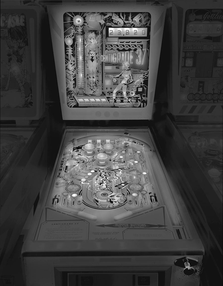 Black and White Pictures of Old Pinball Machines-5
