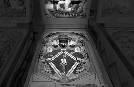 Black and White Pictures of Old Pinball Machines