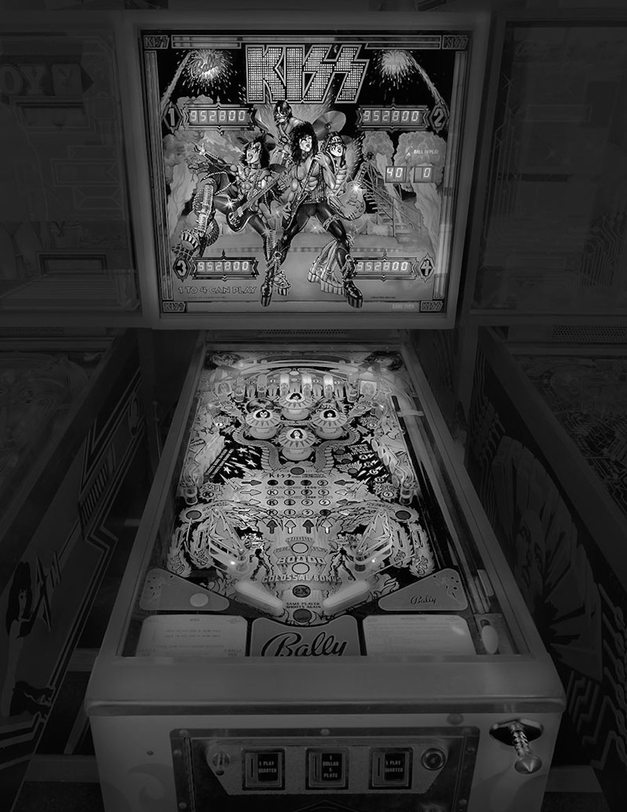 Black and White Pictures of Old Pinball Machines-7