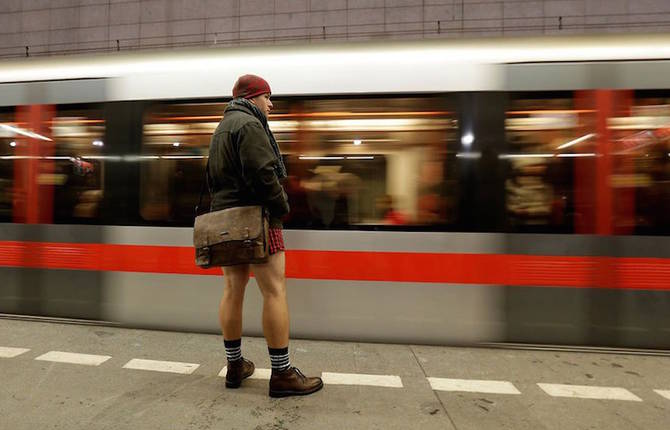 Funny Pictures of 2017 No Pants Day