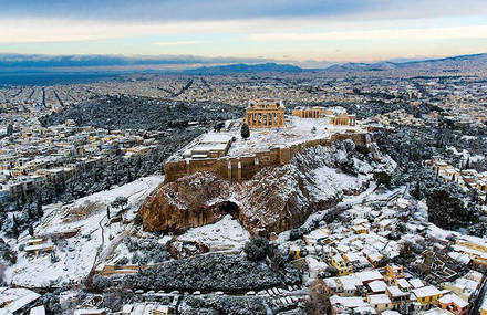 Superb Pictures of the Acropolis Covered with Snow