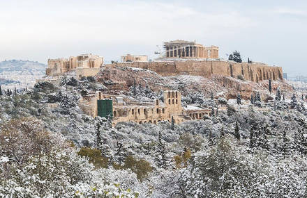 Superb Pictures of the Acropolis Covered with Snow