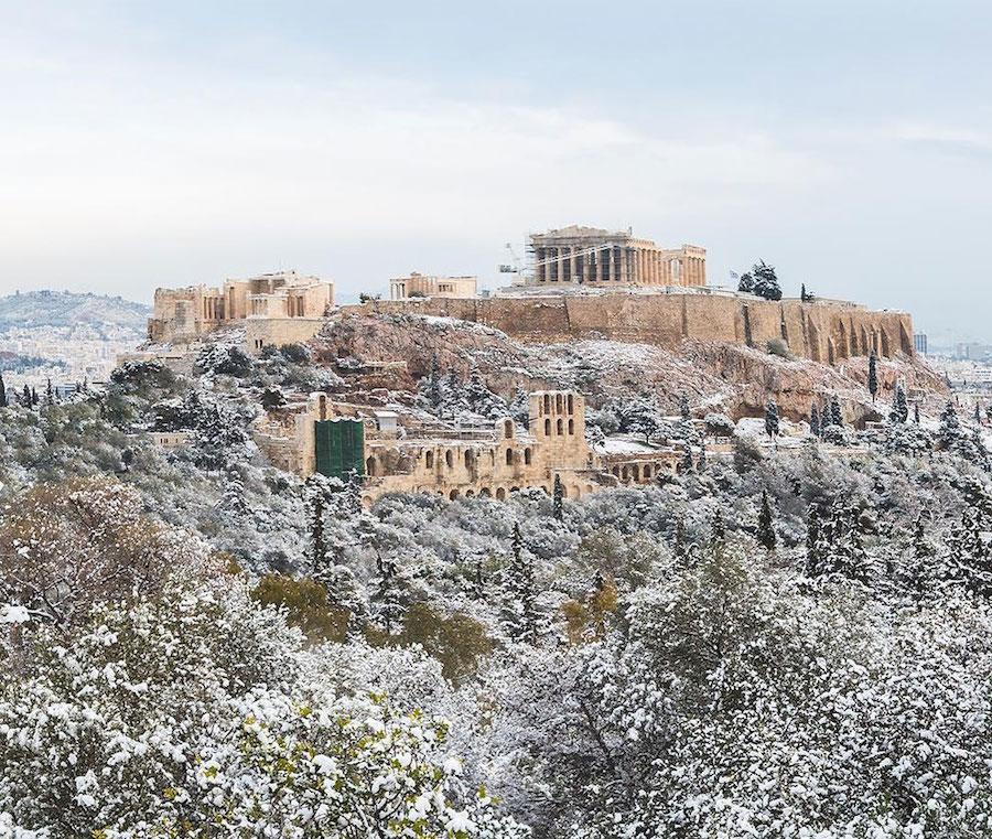 Superb Pictures of the Acropolis Covered with Snow-1