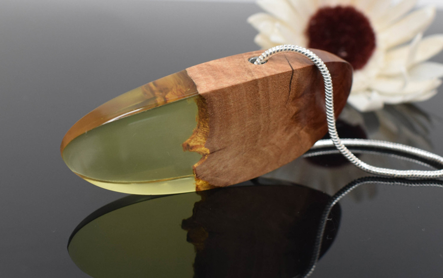 Superb Resin and Wood Jewellery-1