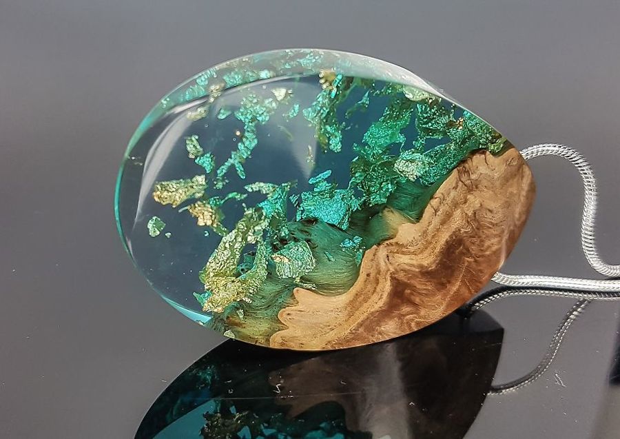Superb Resin and Wood Jewellery-15