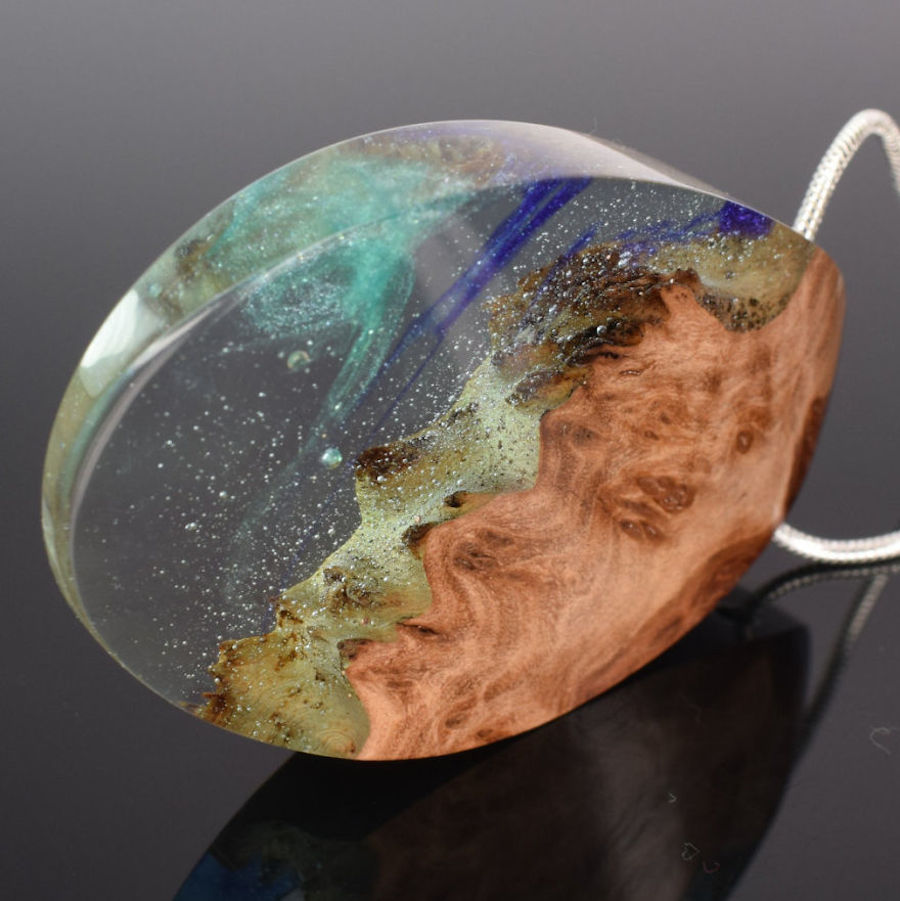 Superb Resin and Wood Jewellery-19