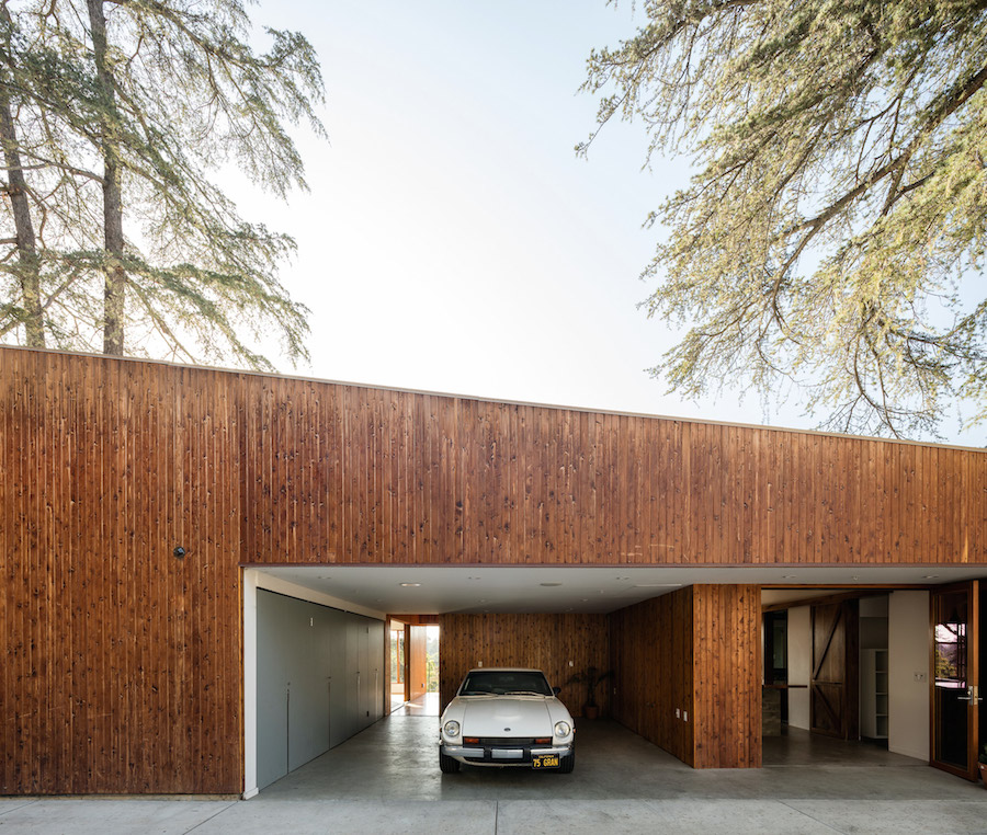 Superb Wooden House Built Around a Cypress Tree in LA-7