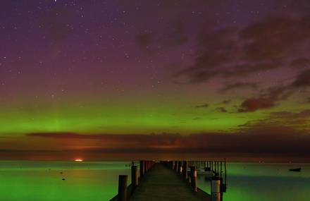 Beautiful 4K Timelapse of Aurora Borealis Reflecting in Water