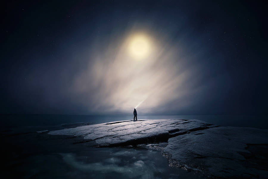 Incredible-Full-Moon-Photo-Series-by-Mike-Suutari-0-2-900x602