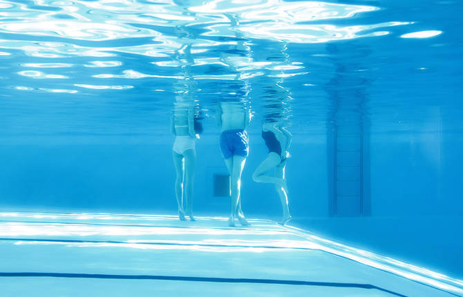 « Snow Pool » Photo Series by Maria Svarbova