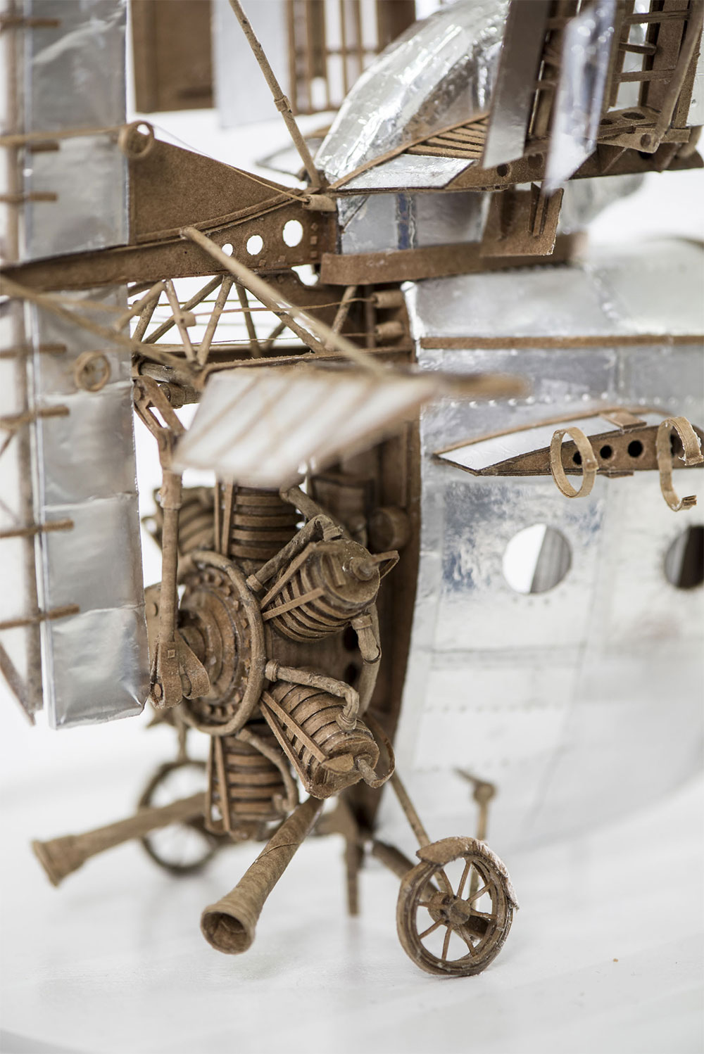 Jeroen van Kesteren cardboard - fubiz 10