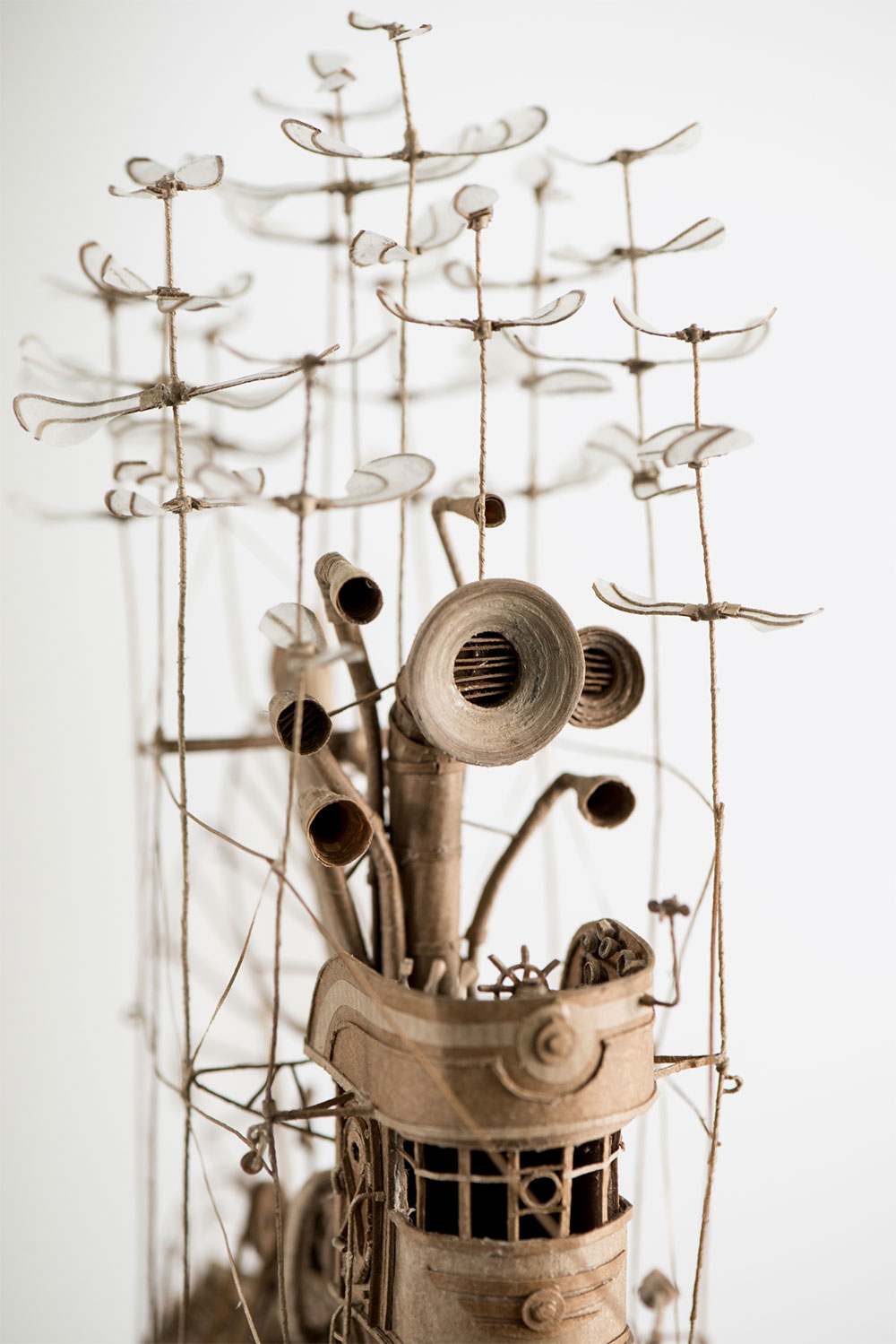 Jeroen van Kesteren cardboard - fubiz 2