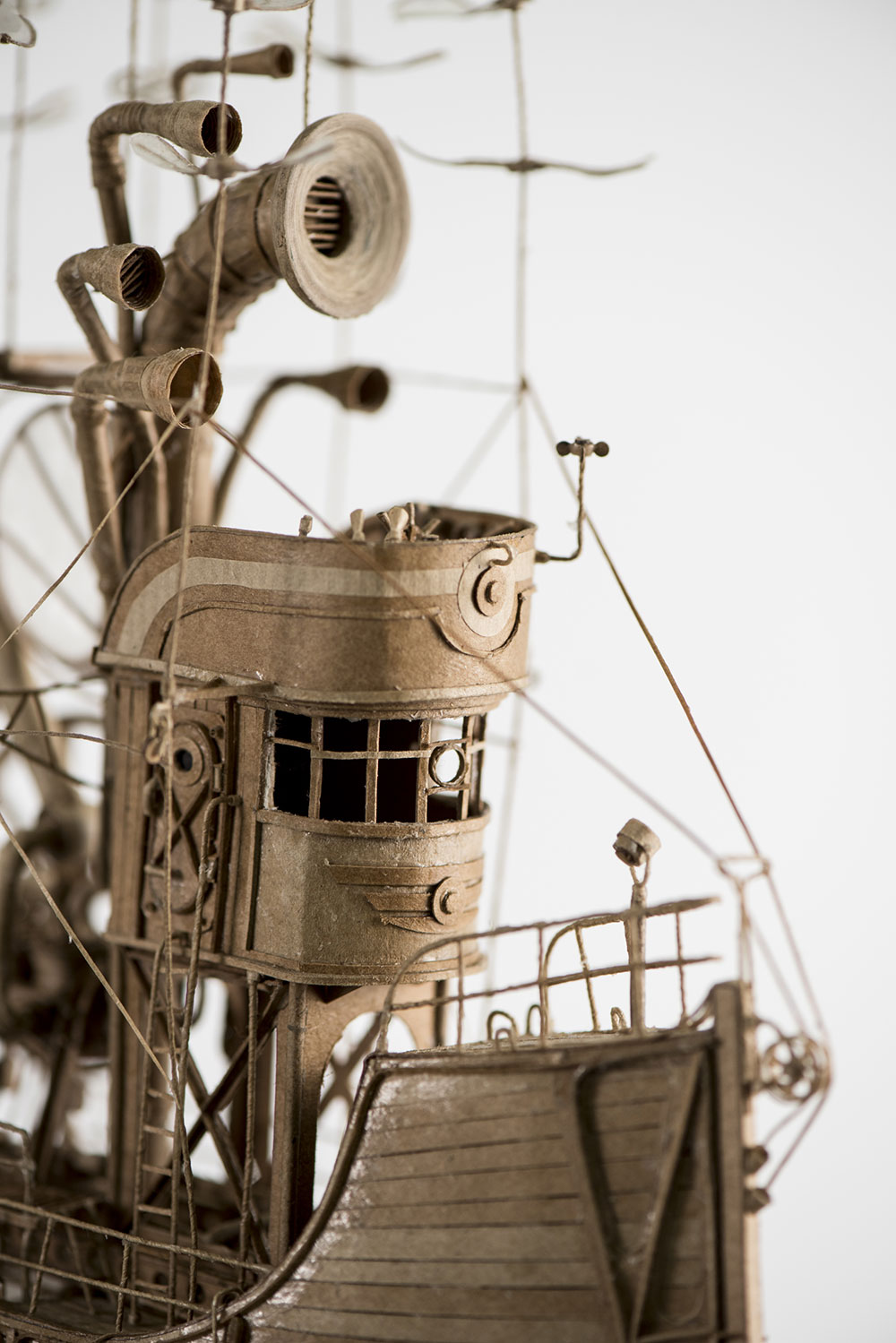 Jeroen van Kesteren cardboard - fubiz 3