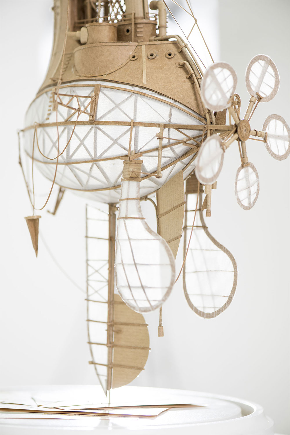 Jeroen van Kesteren cardboard - fubiz 9