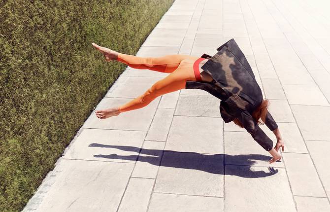 Impressive Fashion Portraits of Models Falling Down