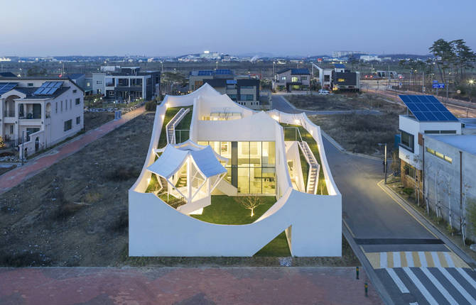 Alluring &lsquo;Flying House&rsquo; in Seoul