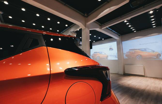 Enhancing a Car with Light